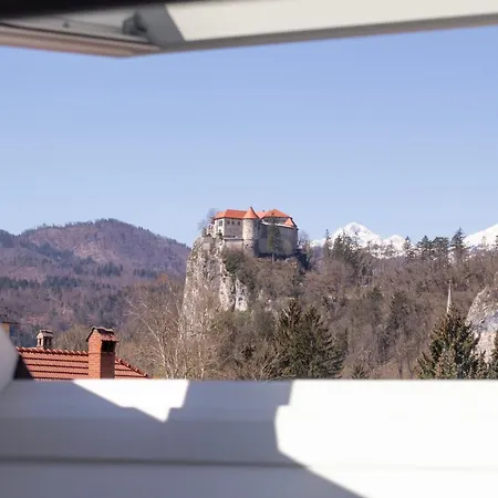 House アパート *